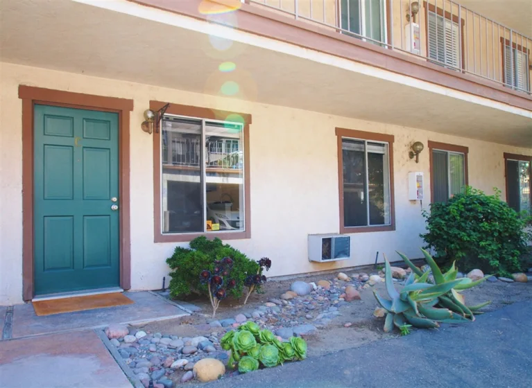 2044 Robinson #C photo 1