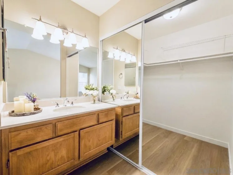 10911 Creekbridge Place photo 4