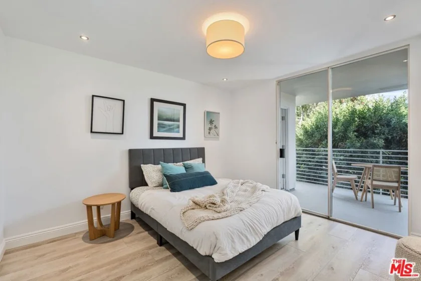 1129 Larrabee Street #8 photo 25
