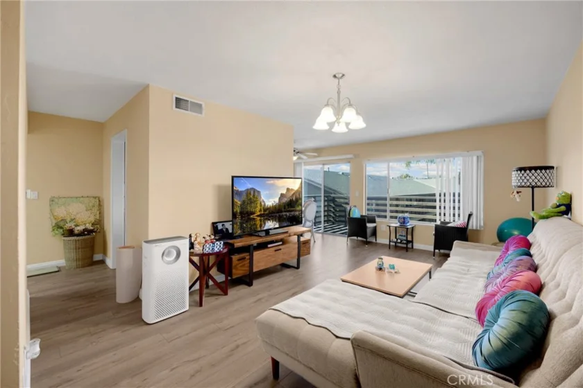 1410 W Lambert #202 photo 1