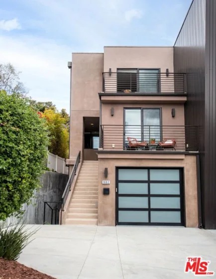 1882 Lucretia Avenue photo 4