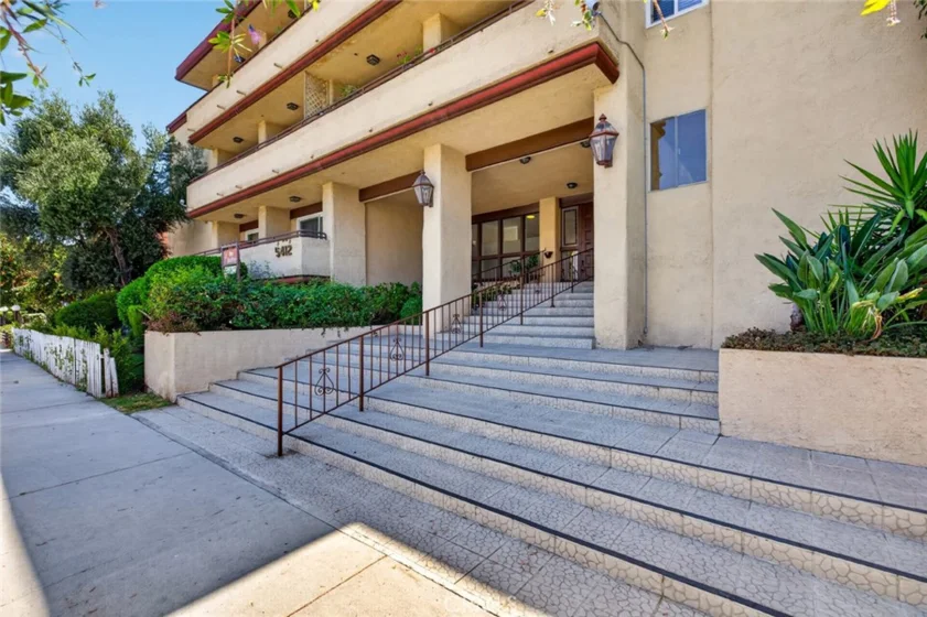 5412 Lindley Avenue #322 photo 42