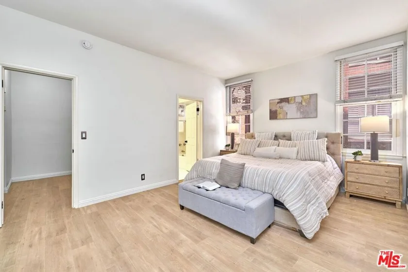 420 S Barrington Avenue #102 photo 17