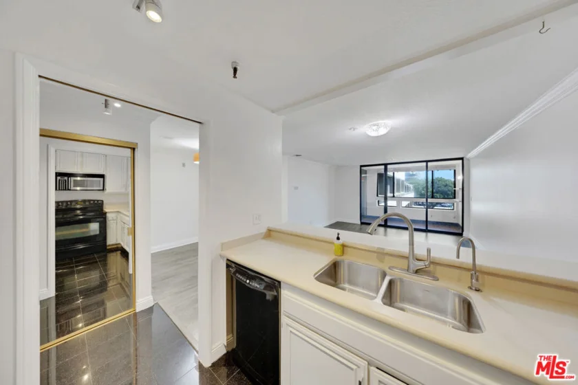 121 S Hope Street #429 photo 5
