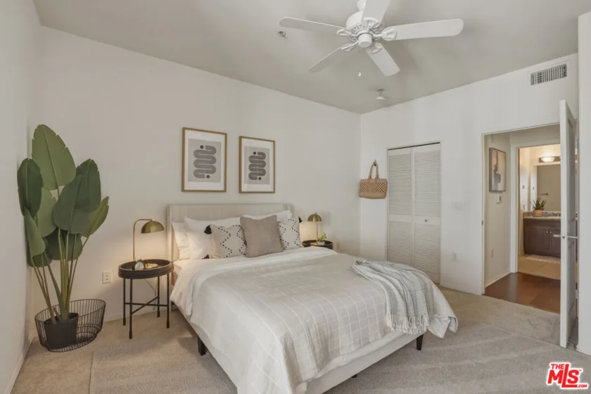 100 S Alameda Street #401 photo 21