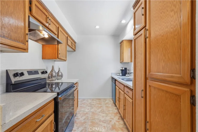 7651 Reseda photo 16