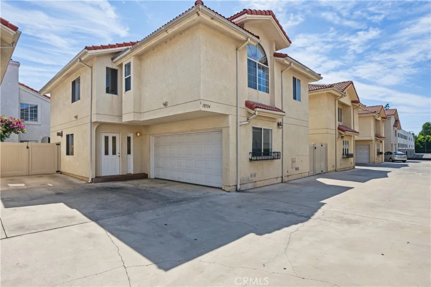 18334 Keswick Street photo 1