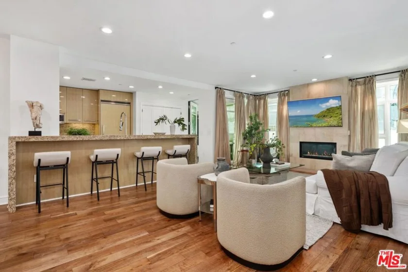 447 N Doheny Drive #102 photo 1