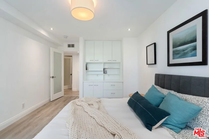 1129 Larrabee Street #8 photo 26