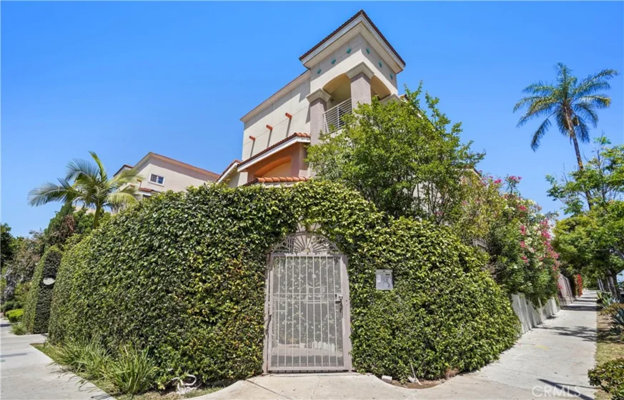 456 Shatto Place #19 photo 1