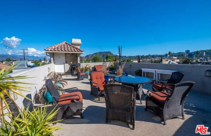 10740 Moorpark Street #304 photo 1