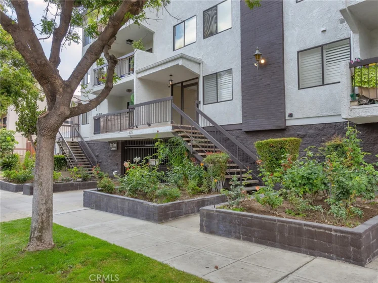 635 E Elmwood Avenue #203 photo 1