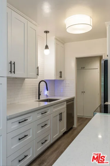 1955 Tamarind Avenue #2 photo 3