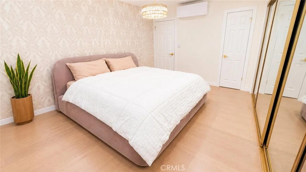 1233 N Laurel #211 photo 27