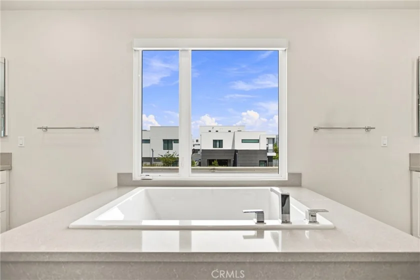 16311 Veterans Way photo 32