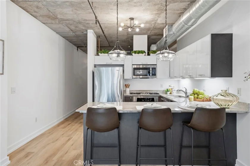 645 W 9th Street #424 photo 36