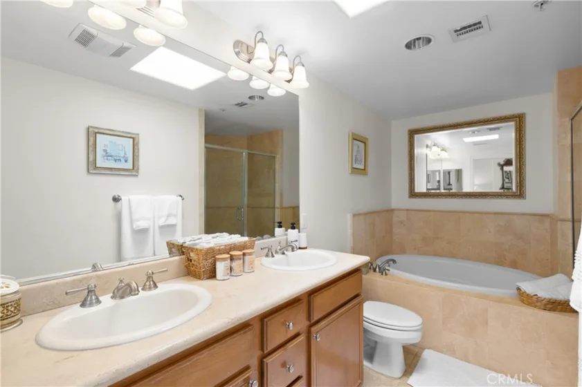 14343 Burbank Boulevard #301 photo 6