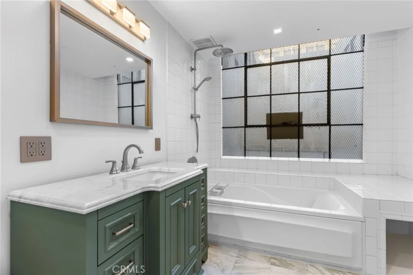 315 E 8th #401 photo 10