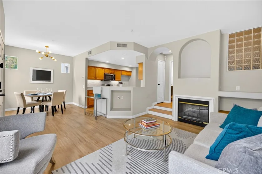 2329 Sunningdale photo 7