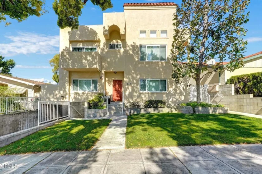 719 E Tujunga #D photo 2