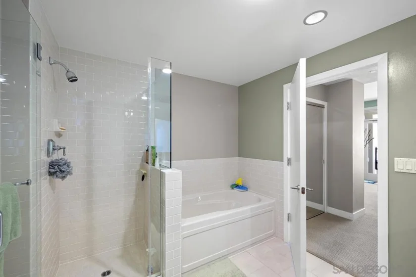 700 W Harbor #1205 photo 31