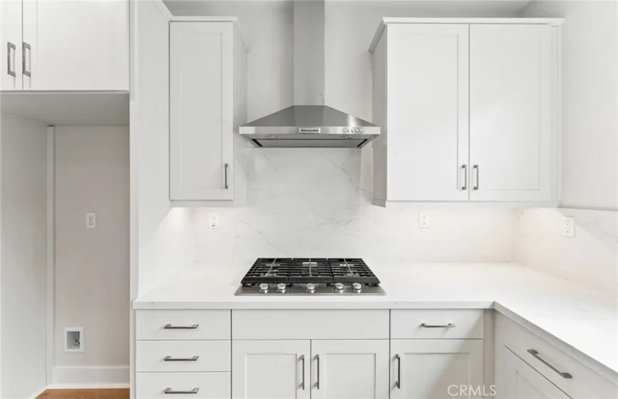 100 Pickwick Lane photo 14