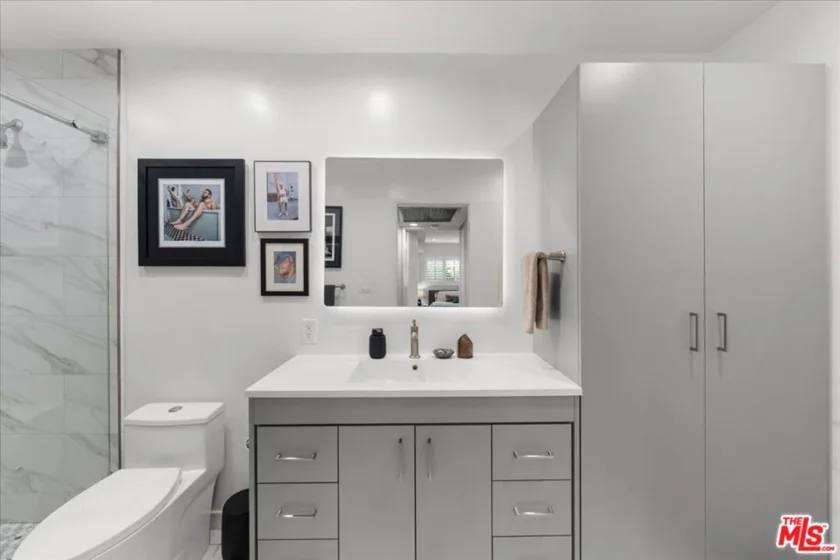 1045 N Kings Road #204 photo 10