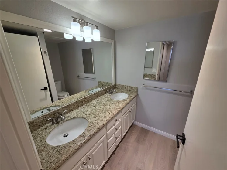 6545 Reseda photo 14