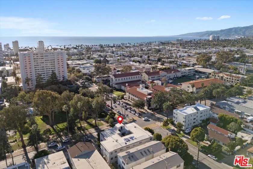 1101 Lincoln Boulevard #2D photo 2