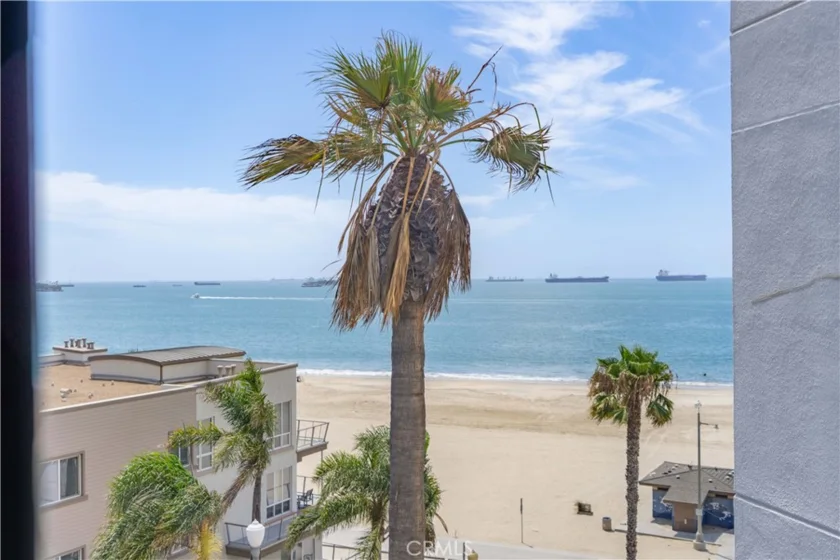 1310 E Ocean #401 photo 4
