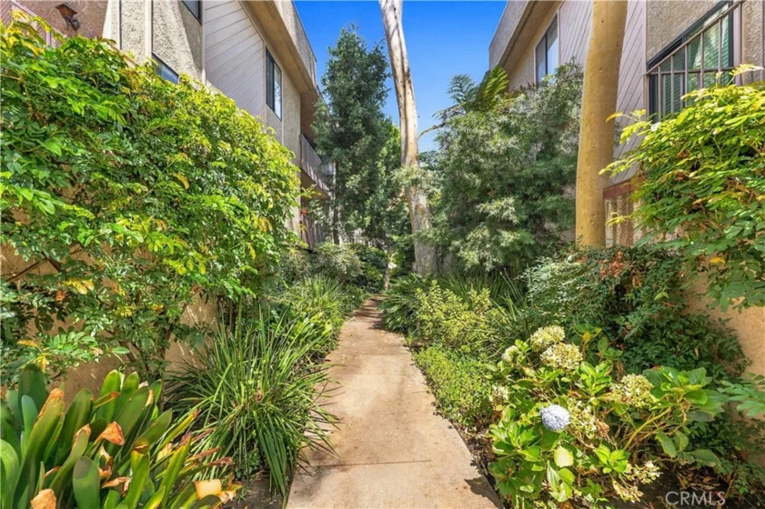 15207 Magnolia Boulevard #119 photo 40
