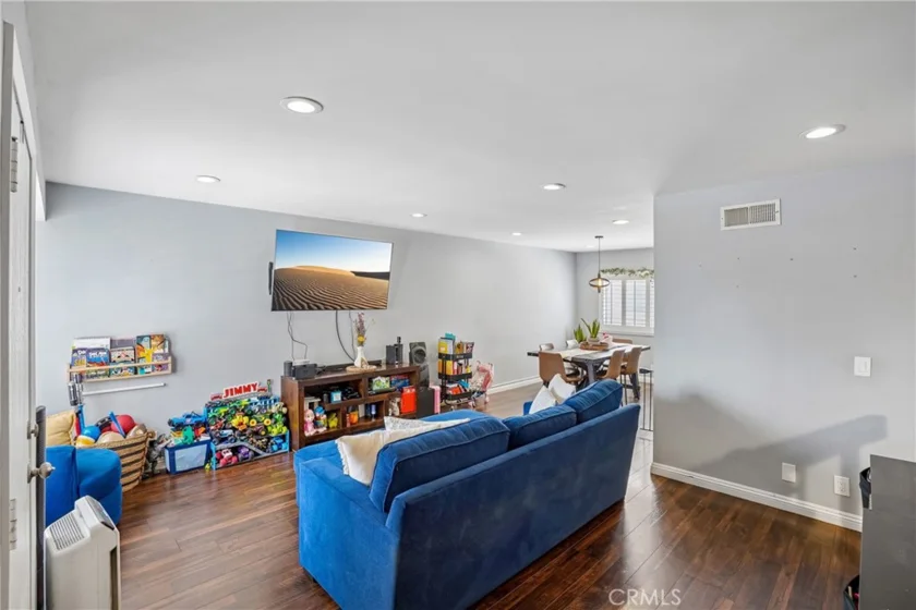 1599 W Jefferson Boulevard photo 13
