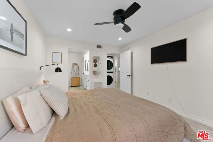 5515 Canoga Avenue #220 photo 8