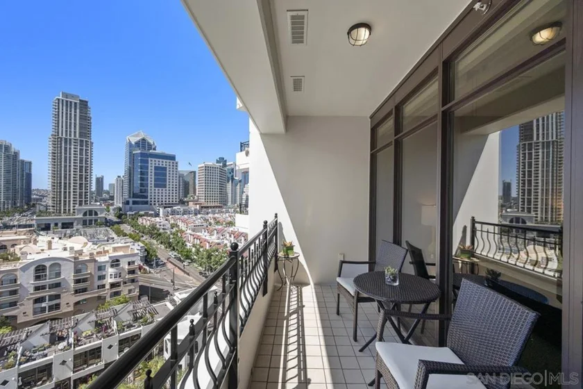 700 W Harbor #1205 photo 27