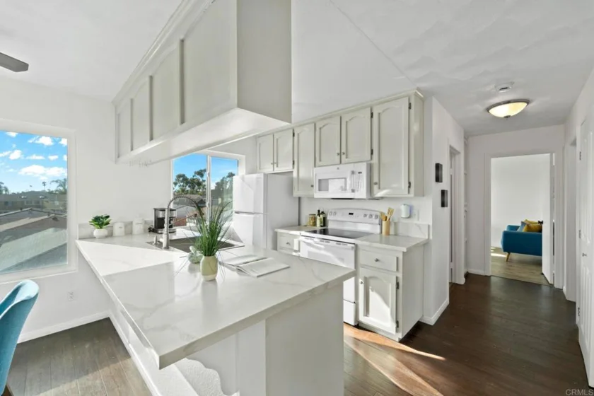 1296 Holly Avenue photo 1