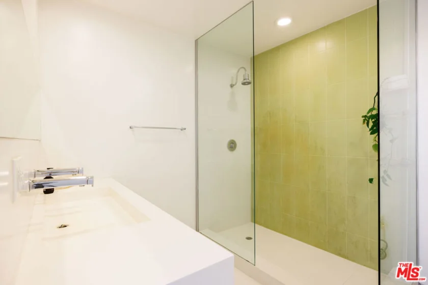 825 N Kings Road #2 photo 29