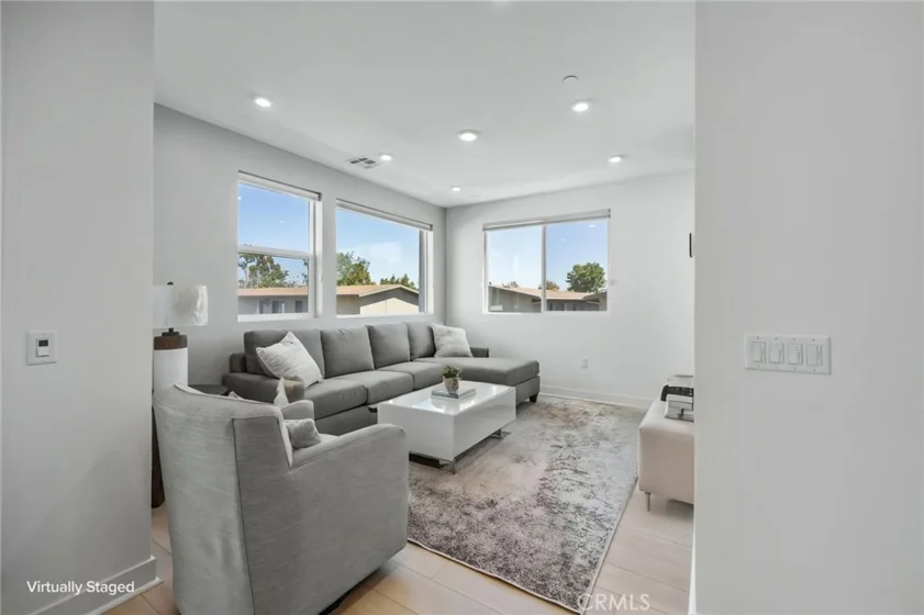 669 S Lyon Street photo 4