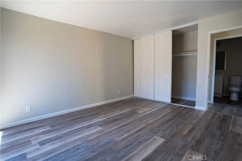 2055 Earl Glen photo 27