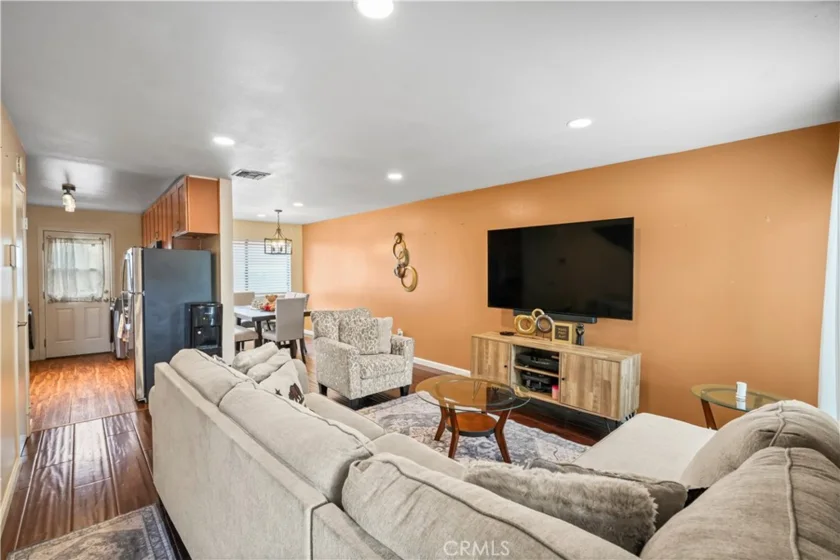 11401 Berendo Avenue #6 photo 17