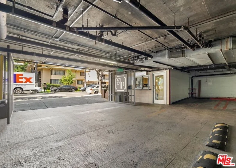 620 S Gramercy Place #301 photo 36