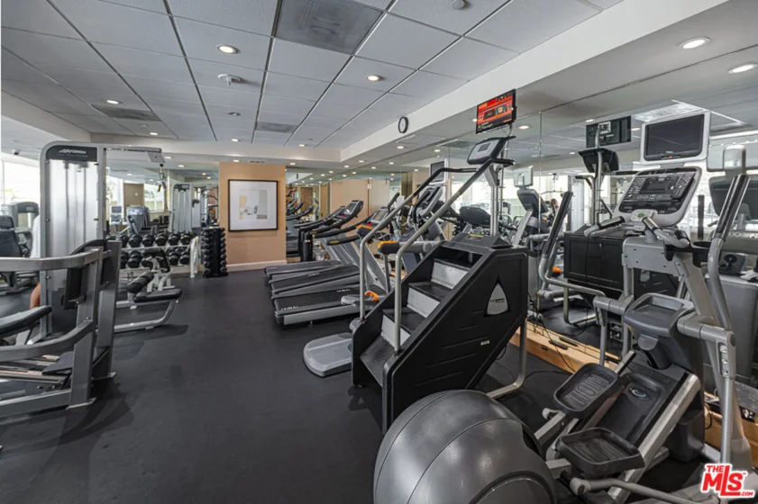 10445 Wilshire Boulevard #1402 photo 36