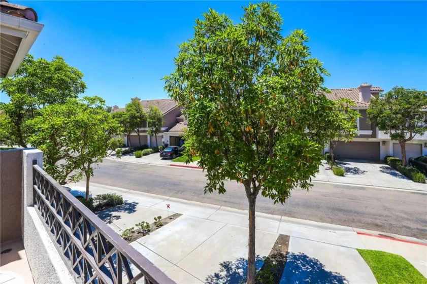 1004 S Dewcrest photo 21