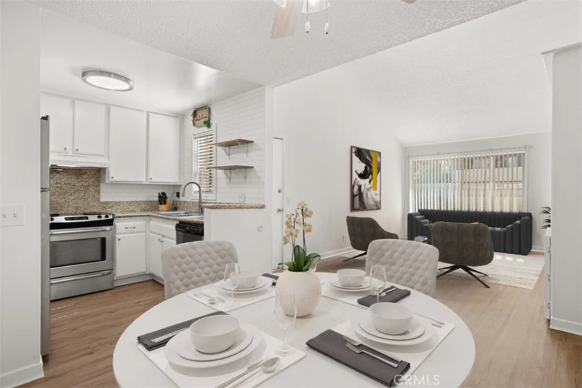 15425 Sherman Way #210 photo 1