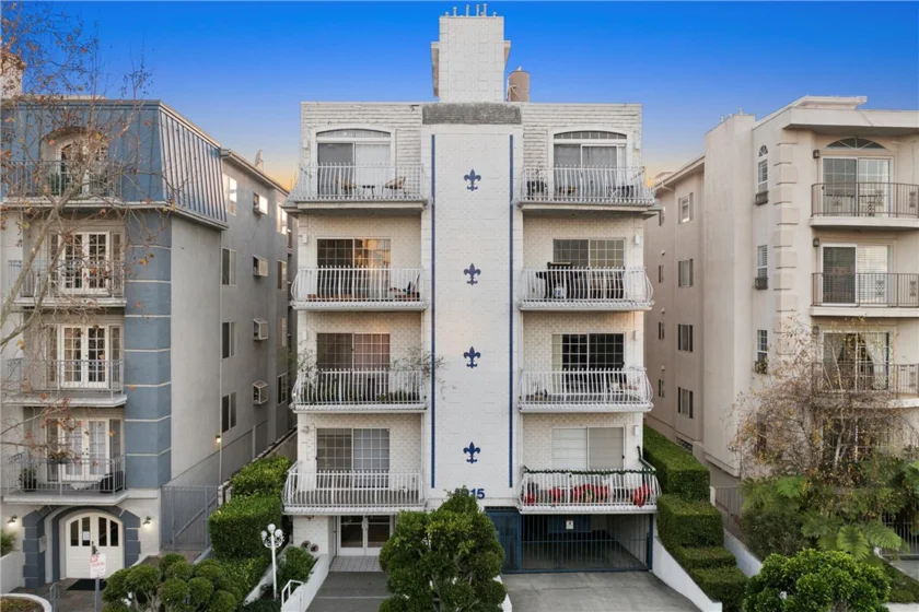 1915 Malcolm Avenue #302 photo 1