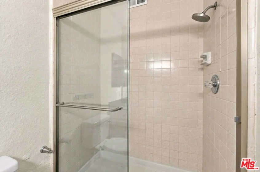 11918 Avon Way #102 photo 31