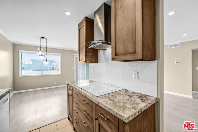 1250 N Kings Road #506 photo 8