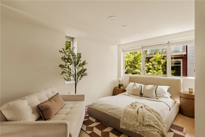 3450 W Cahuenga #907 photo 4