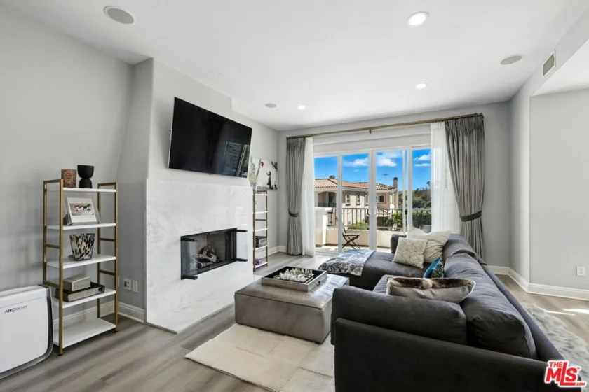 23971 De Ville Way photo 7