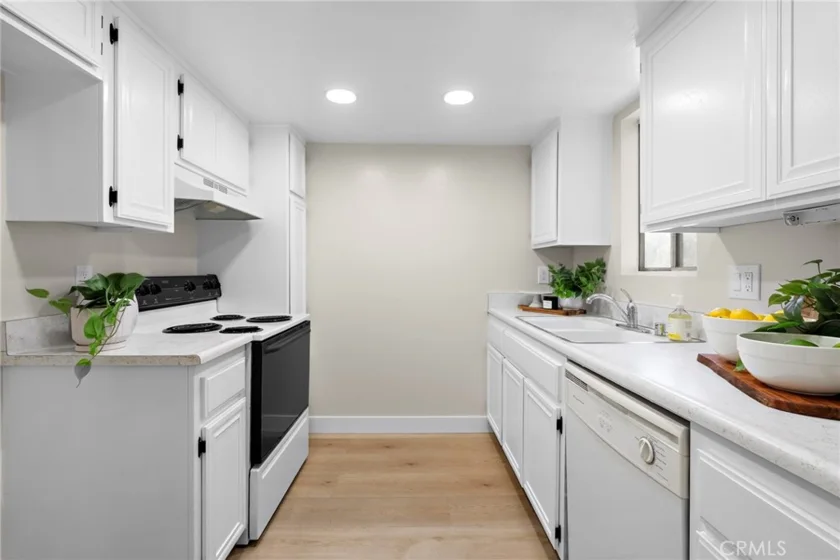 1665 Brea photo 7