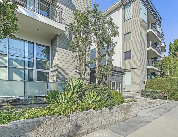 12837 Moorpark Street #213 photo 1